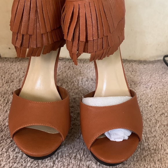 Brand new heels - Picture 4 of 4